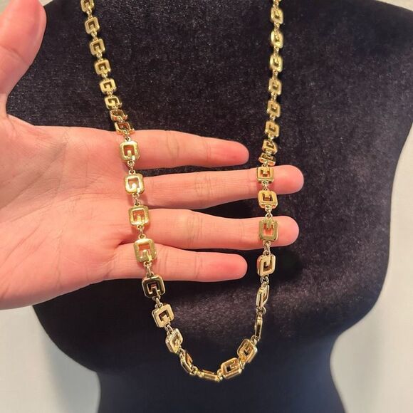 GIVENCHY: Gold Metal (G)Links Long Necklace (os) - Picture 2 of 10